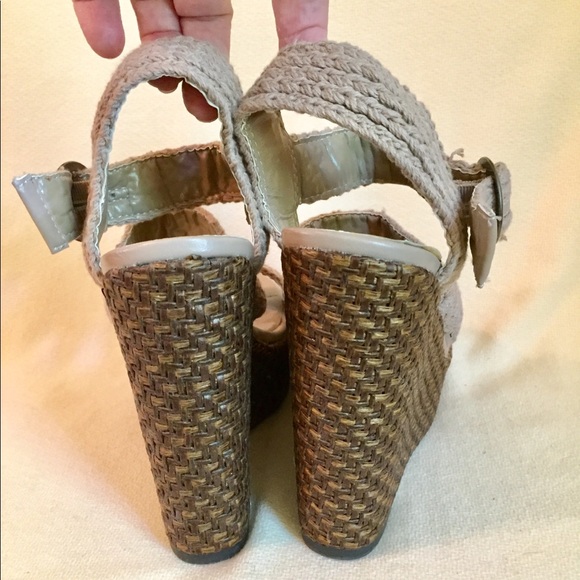 Qupid Platform Wedge Sandals - Picture 4 of 8